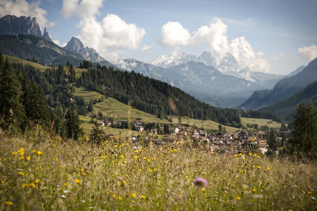 Garnì Aurora Bed&Breakfast Soraga di Fassa Exterior foto