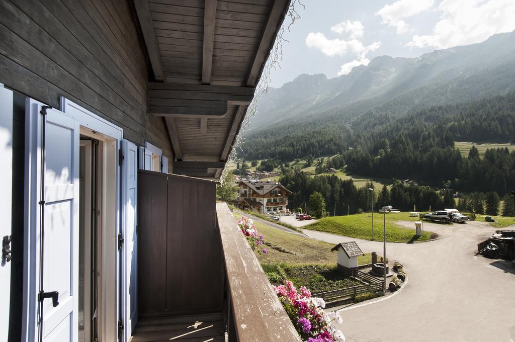 Garnì Aurora Bed&Breakfast Soraga di Fassa Exterior foto